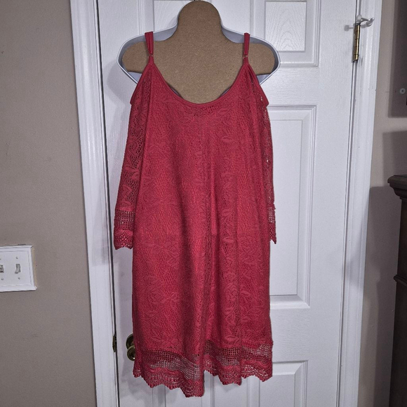 Fire Los Angeles Cold-Shoulder Crochet Berry Color Dress Size Medium - Picture 4 of 9